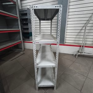 Estantería Metálica Blanca de Cuatro Niveles con Parantes Perforados - imagen 3