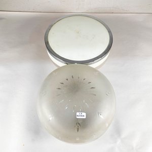 Lote siguiente: Dos Apliques de Techo Vintage con Diseño Grabado