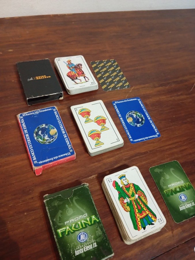4 mazos de carta (1 maso de Poker y tres mazos de cartas españolas) - imagen 4