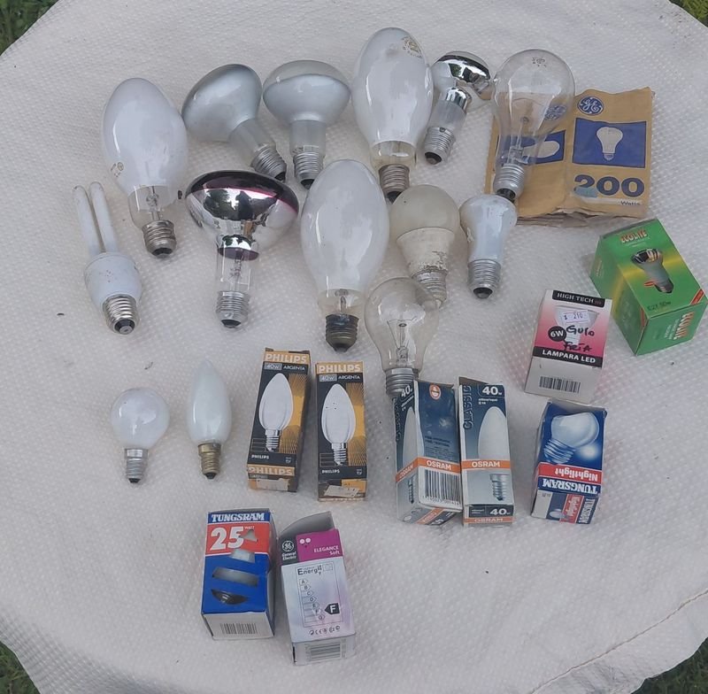 Lote de 25 Lamparitas Incandescentes y LED Varias Marcas