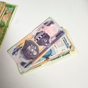 Lote de Billetes Varios: Uruguay, Portugal y Argentina - imagen 6
