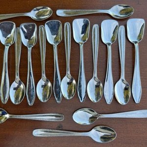 Lote anterior: Juego de 25 cucharitas (19 Tramontina de café y 6 helado)