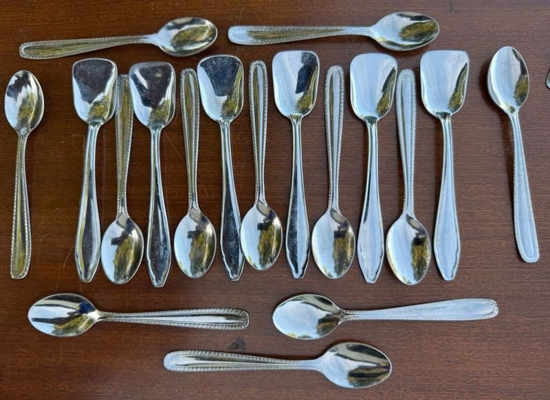 Juego de 25 cucharitas (19 Tramontina de café y 6 helado)