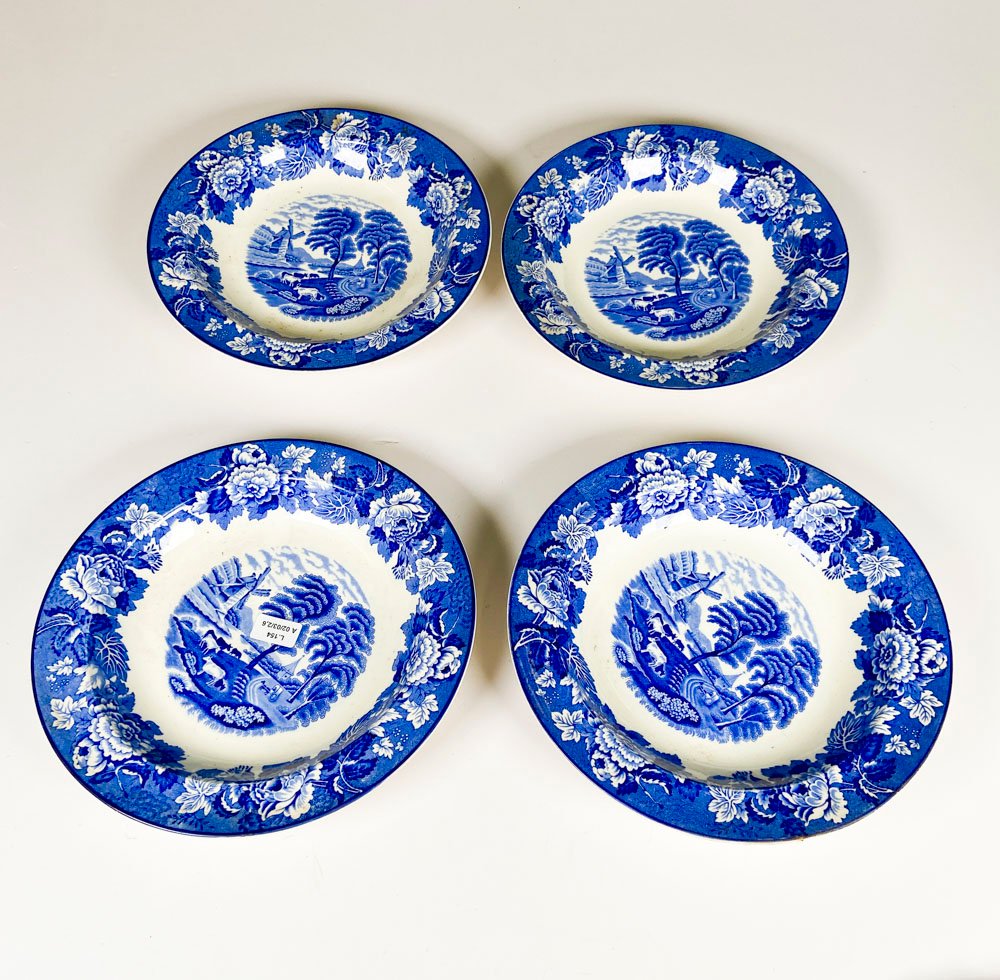 Lote siguiente: Cuatro platos de loza inglesa Woods Ware