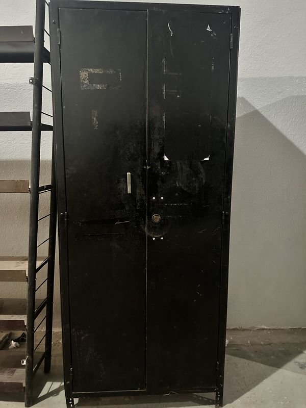 Lote siguiente: Almacén de almacenamiento metálico