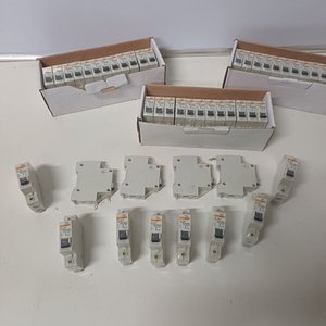 Caja con 12 Llaves Térmicas Unipolares de 3 Amp - imagen 1