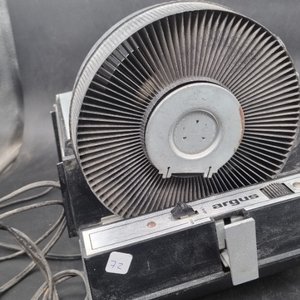 Lote siguiente: Proyector de Diapositivas Argus Vintage