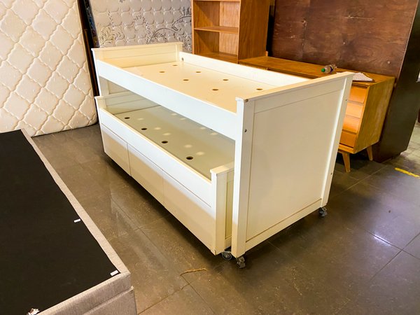 Cama Infantil Blanca con Cajones y Ruedas