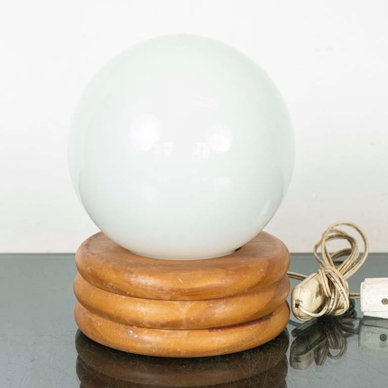 Lámpara de Mesa Vintage con Base de Madera y Globo Opalino