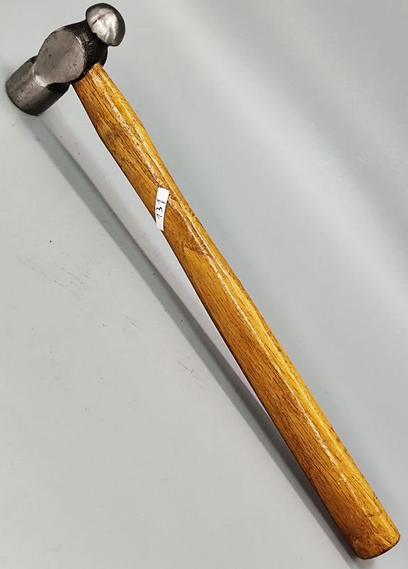 Martillo de Bola Metálico con Mango de Madera