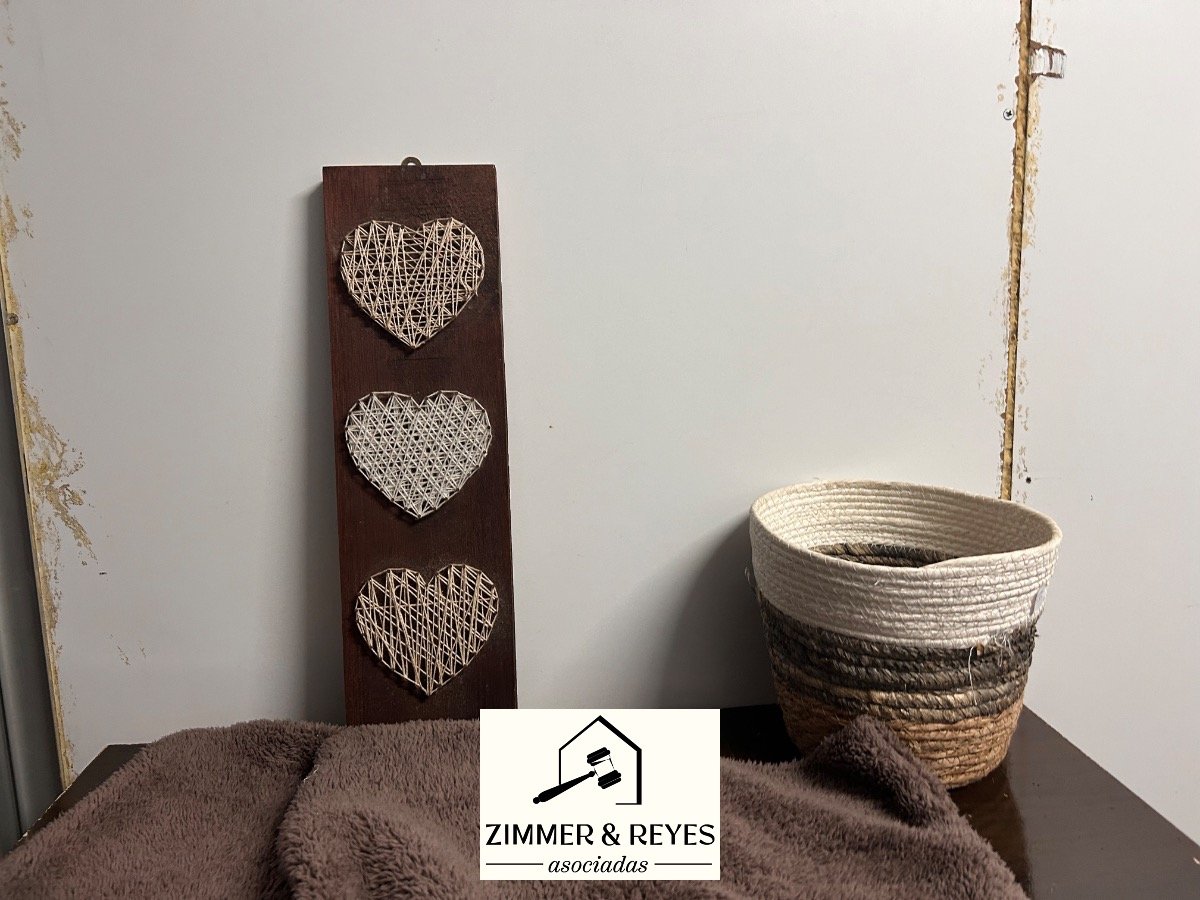 Decoración: Canasto, Manta y Panel de Corazones