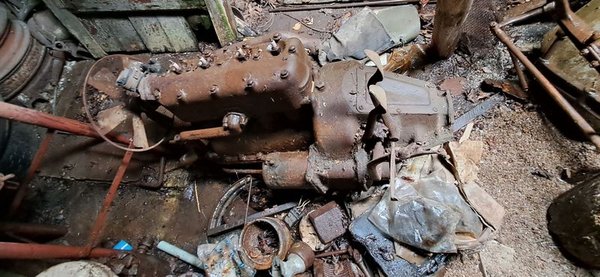 Motor de Ford T en mal estado - imagen 3