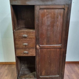 L 956 - Antiguo ropero modular de guardado en madera de buen porte, con 3 cajones y compartimento con puerta (Medidas 94x40x173cm) - imagen 1