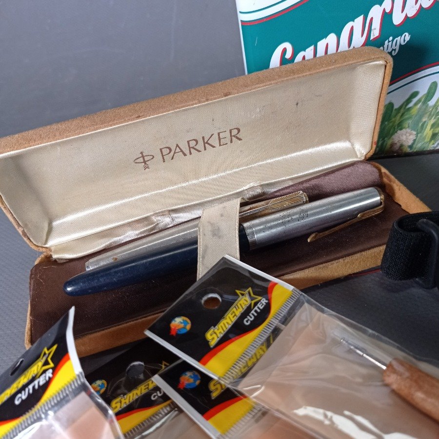 Colección de accesorios y herramientas de oficina - imagen 4