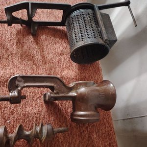 Antiguo Rayador de Queso y Picadora de Carne Manual de Hierro Fundido - imagen 6