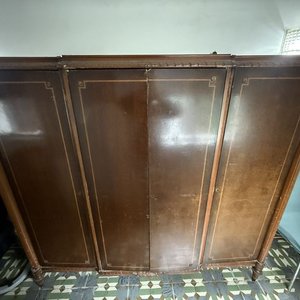 Placard Antiguo de Madera Oscura con Incrustaciones y Cajones - imagen 17