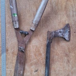 Lote siguiente: Tijera de Podar y Hacha de Jardín Usadas
