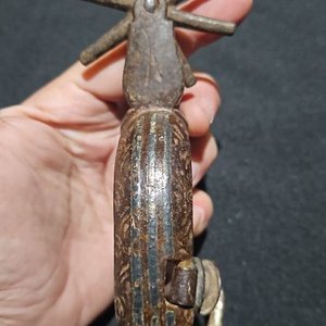 Espuela Antigua de Metal con Grabados y Rueda - imagen 2