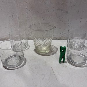 Lote anterior: Juego de Hielera y 4 Vasos de Vidrio Tallado