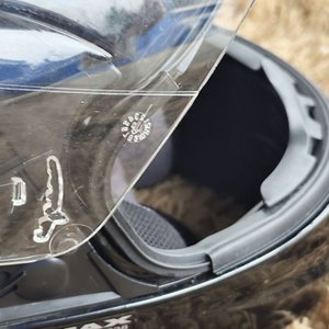 Casco Integral HJC Negro Aprobado DOT con Visera y Bolso Hardline - imagen 10