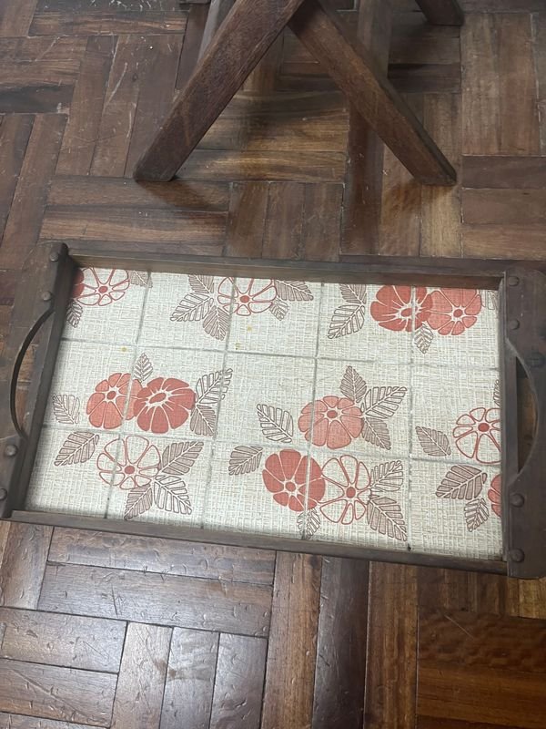 Mesa bandeja de madera con patrón floral - imagen 8
