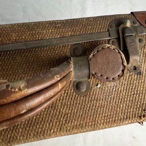Valija Antigua de Viaje Marrón con Detalles de Cuero - imagen 7
