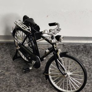 Bicicleta Miniatura Estilo Vintage Negra con Alforja - imagen 1