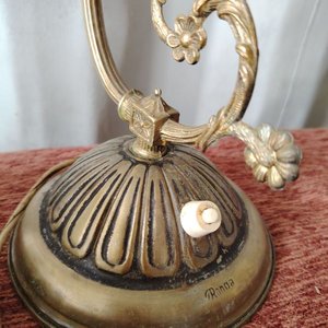 Lámpara de mesa antigua de bronce con tulipas de vidrio - imagen 6