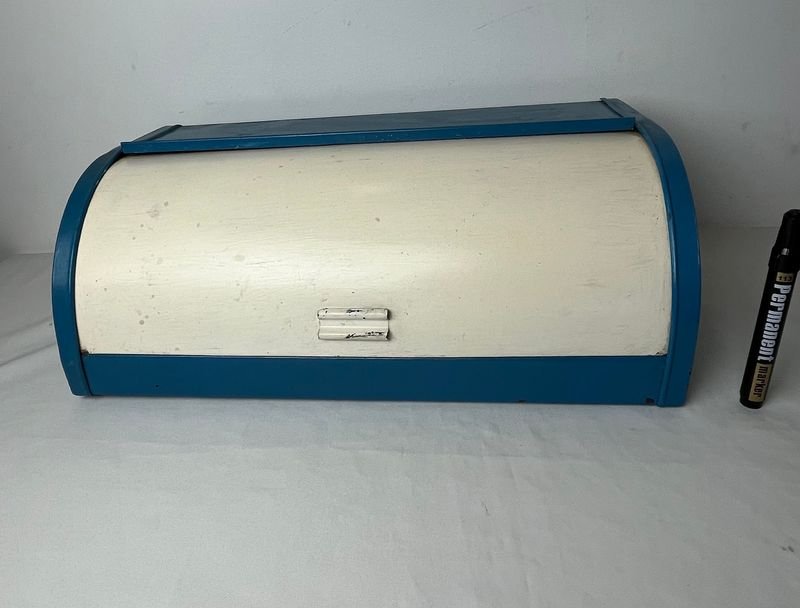Lote siguiente: Panera de chapa vintage estilo