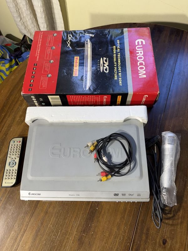 Reproductor DVD Eurocom con Micrófono para Karaoke