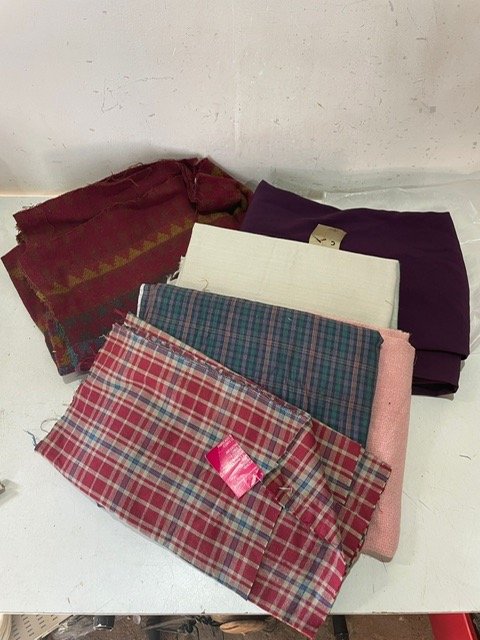 Lote siguiente: Tela de colores y patrones