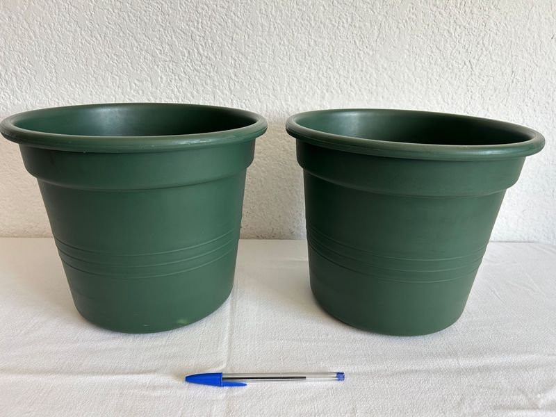 Macetas nuevas de cerámica