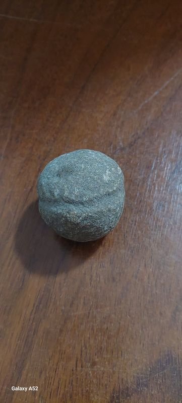 Piedra Sférica con Textura Natural - imagen 2