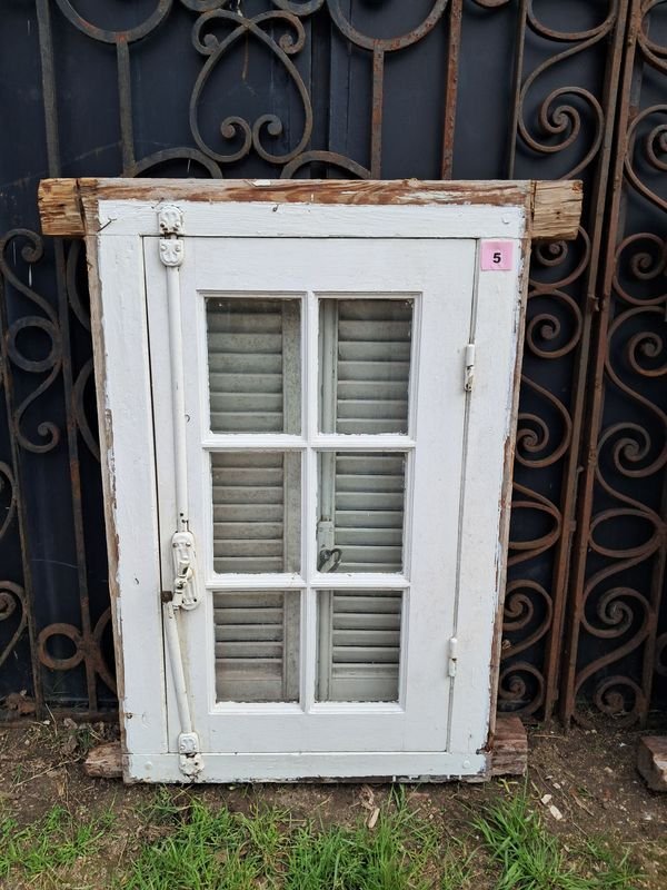 Ventana Colonial de Cedro con Celosías y Marco de Pinotea