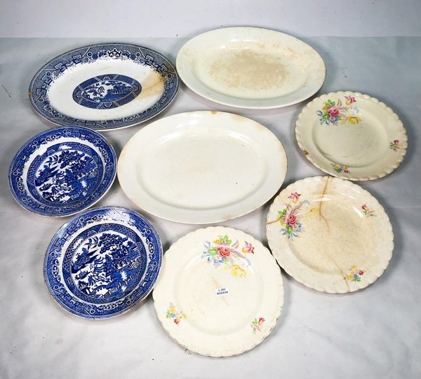 Conjunto de 8 Piezas de Porcelana Inglesa: Fuentes Ovales y Platos con Diseños Florales y Willow - imagen 1