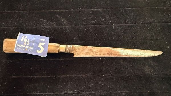 Cuchillo de Hoja Coronada: Análisis y Descripción - imagen 1