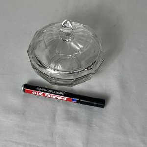 Lote siguiente: Caramelera Antigua de Vidrio Prensa con Tapa