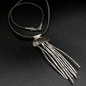 Lote siguiente: Colgante de Plata 950 Diseño Medusa