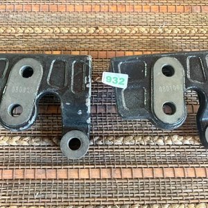 Lote siguiente: Juego de 2 soportes inferiores Geely