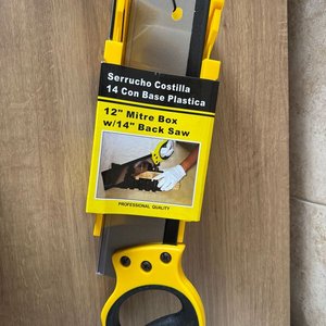 Lote siguiente: Serrucho Inglete Uyustool Profesional 12" con Base