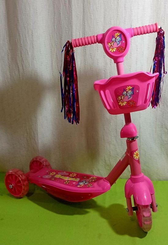 Monopatín rosado con música y luces para niños