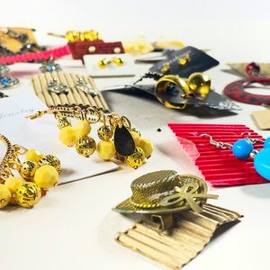 Lote Variado de Pares de Aretes y Accesorios - imagen 5