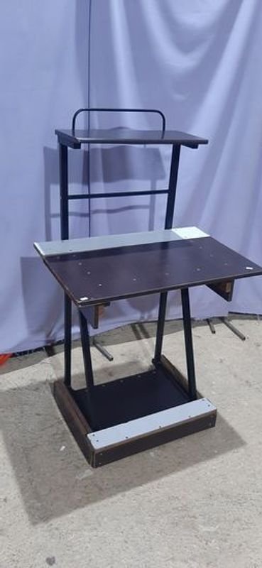 Lote anterior: Mesa y silla de diseño antiguo