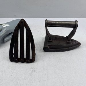 Plancha Antigua de Hierro "Gilvester Patent Salter" con Posa Plancha - imagen 3
