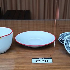 Juego de Cerámica: Platos Blancos y Tazas con Diseño - imagen 6