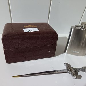 Cofre Marrón, Abrecartas Daga, Linterna Maglite y Petaca "Swing" - imagen 2