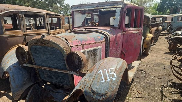 Auto Antiguo Clásico Ruedas Llantas Chapa Óxido