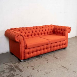 Lote siguiente: Sofá Chesterfield Naranja Tapizado con Almohadones - Nuevo