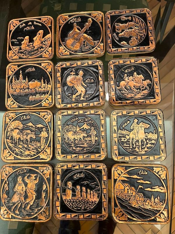 Set de 12 Posavasos de Corcho y Cobre con Escenas Típicas de Chile