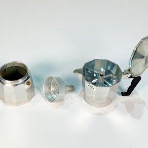 Cafetera Italiana de Aluminio con Tapa Abatible - 16 cm - imagen 3